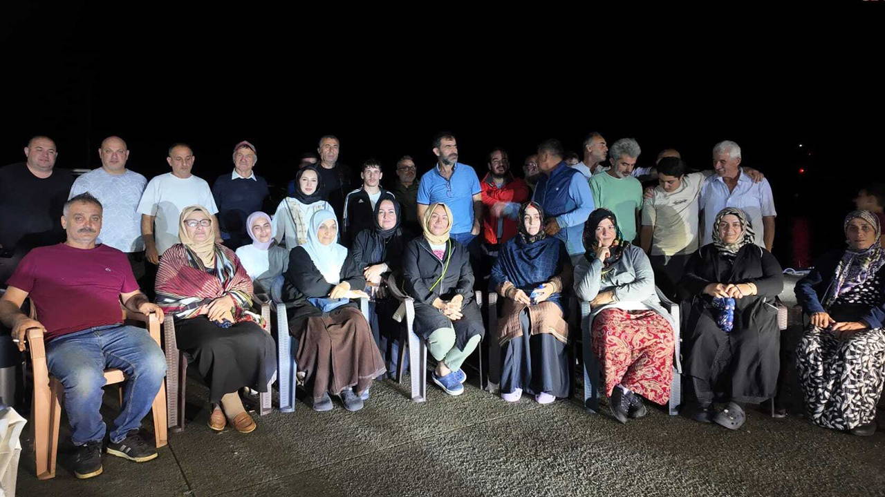 Rize'de balıkçılar sezon açılışını horonla kutladı