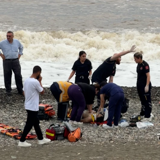Rize'de Boğulma Vakası: 16 Yaşındaki Genç Hayatını Kaybetti, 11 Yaşındaki Kardeşi Aranıyor