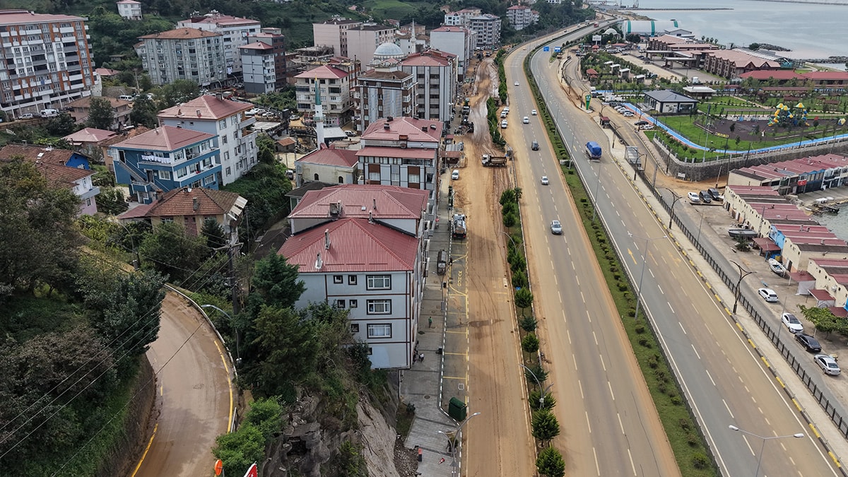 Rize İyidere'de sel: 8 okulda eğitime ara verildi
