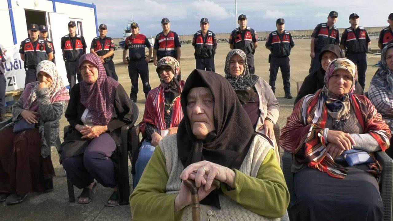 Rize'de Kafes Balıkçılığına Köylü Resti: AKP'ye Tepki