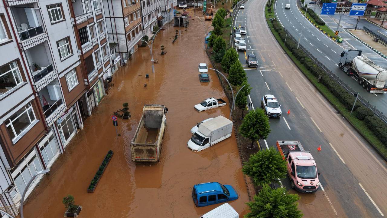 Rize'de Sağanak Felaketi: Sel ve Taşkınlar Hayatı Felç Etti