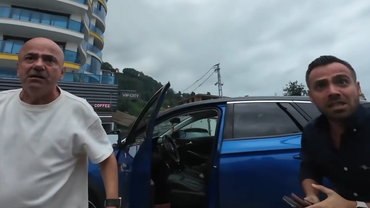 Rize'de Bisikletliye Yol Verme Kavgası Kamerayla Kaydedildi