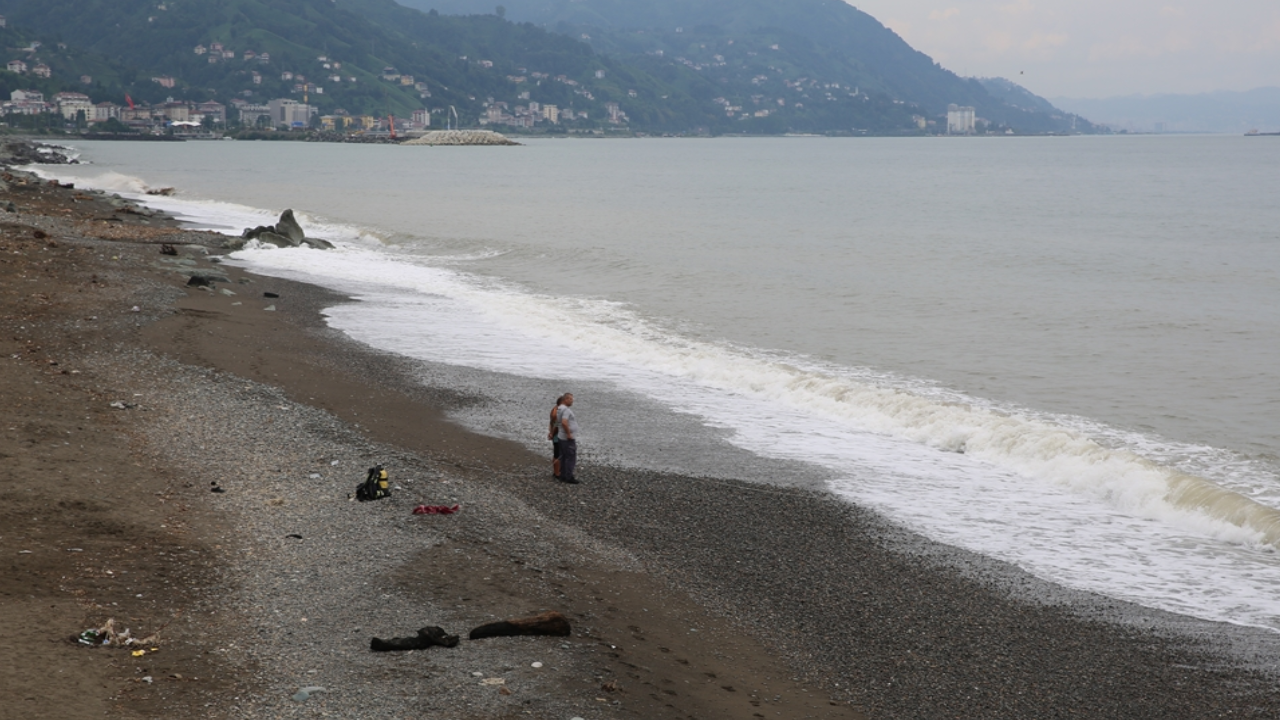 Rize'de Denizde Kaybolan Çocuğu Arama Çalışmaları 2'nci Günde