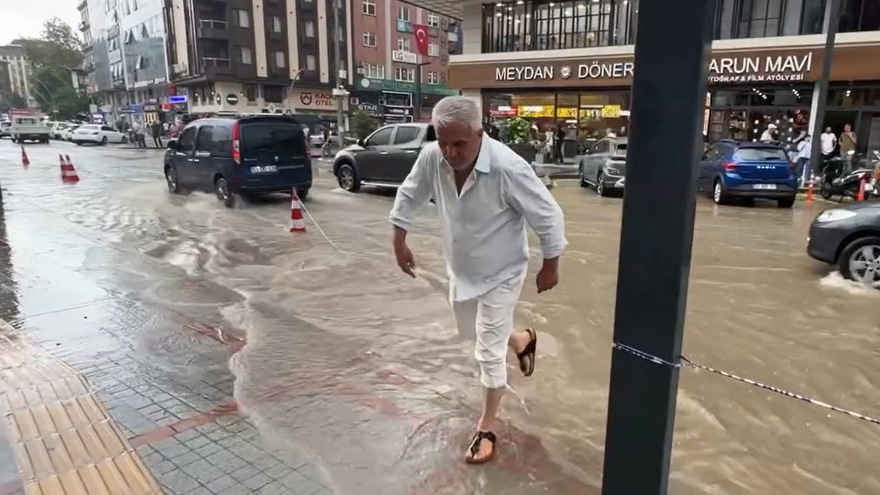 Rize'de Sağanak Faciası: İş Yerleri Su Altında, Yollar Göle Döndü