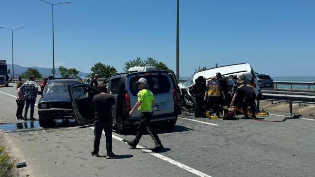 Rize'de ters yöne giren otomobil faciası: 2 ölü, 3 yaralı