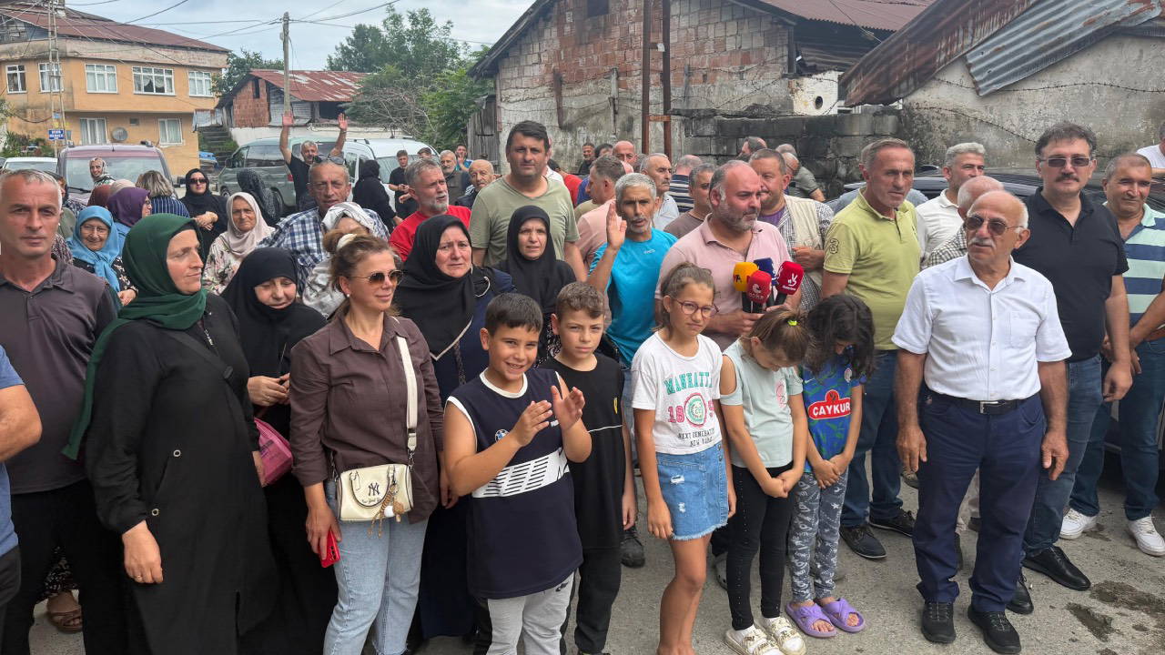 Rize'de TOKİ Mağdurları İsyanı: 7 Yıldır Dönüşüm Bekliyorlar, Borç Yükü Altında Kalmaktan Korkuyorlar