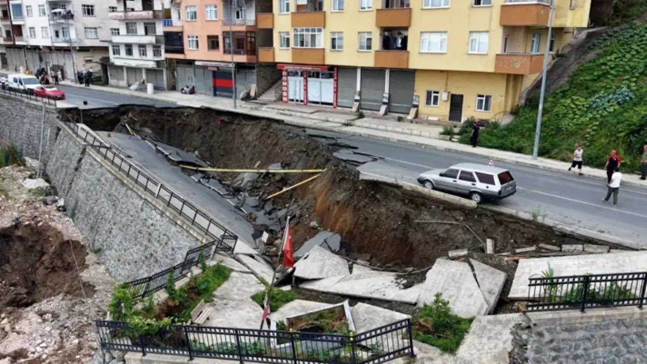 Rize'de yurt inşaatı sırasında yol çöktü: CHP'li Topaloğlu'ndan denetim uyarısı