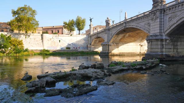 Roma'da Kuraklık Tarihi Gün Yüzüne Çıkardı: Neron Köprüsü Kalıntıları