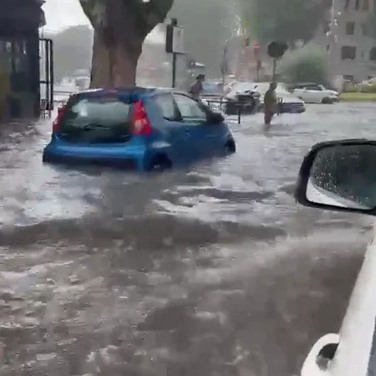 Roma'da sel felaketi: Vatandaşlar drenaj sistemine tepkili