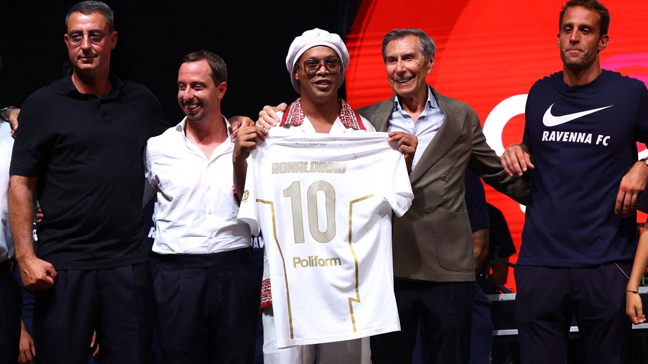 Ronaldinho 11 Yıl Aradan Sonra İtalyan Kulübü Ravenna ile Anlaştı