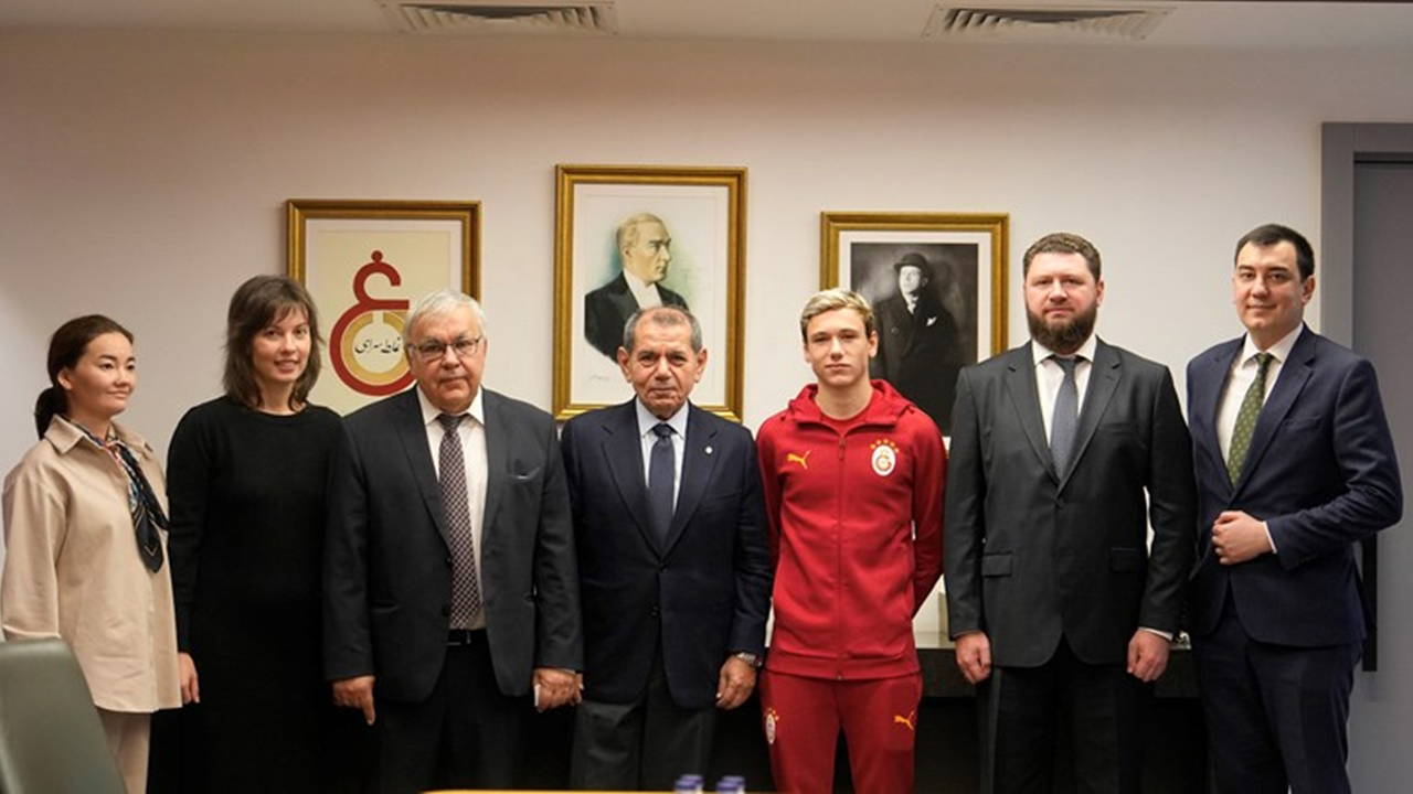 Rus Diplomatlardan Galatasaray'a Ziyaret