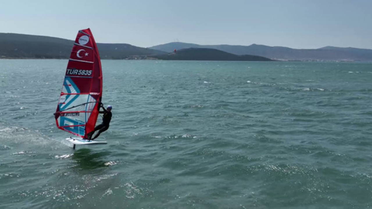 Rüzgar Sörfçüsü Rüya Uğurlu Olimpiyat Yolunda