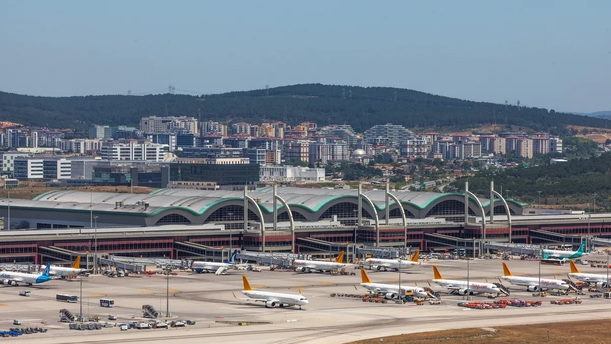 Sabiha Gökçen'de rekor: 165 bin 473 yolcu, 889 uçuş