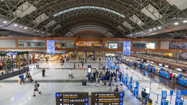 Sabiha Gökçen'de günlük yolcu rekoru: 165 bin 473
