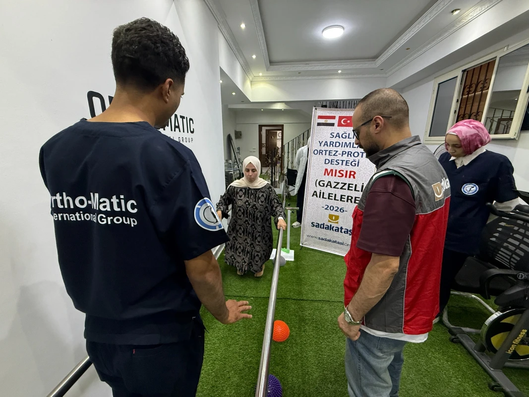 Sadakataşı Mısır'da Gazzeli Ailelere Nakdi Yardım ve Protez Sağladı