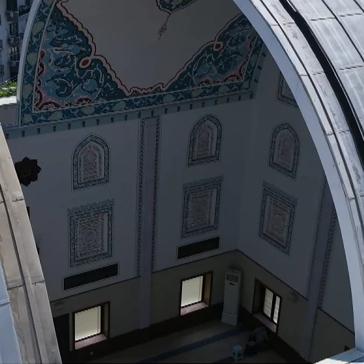 Safa Camisi: Gökyüzü Altında Açılan Kubbe ile Namaz Keyfi