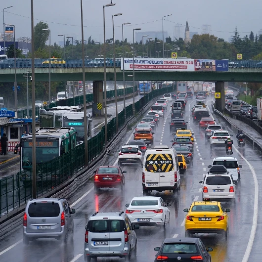 Sağanak İstanbul Trafiğini Felç Etti: Yoğunluk Yüzde 89