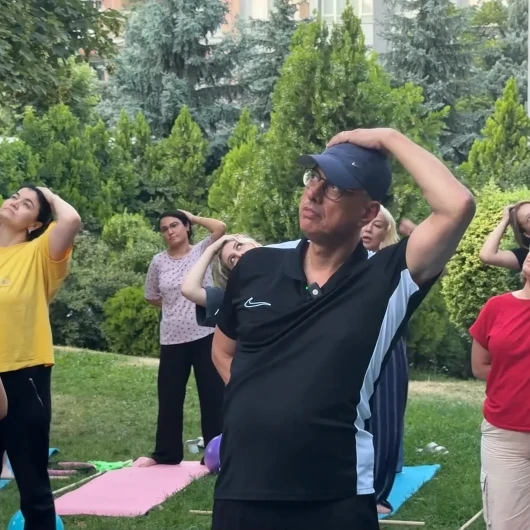 Sağlık Bakanı Memişoğlu, 'Mahallemde Hareket Var' Etkinliğinde Vatandaşlarla Buluştu