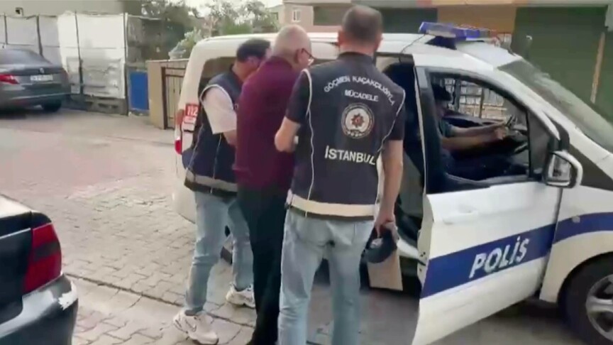 Sahte belgeyle ikamet izni operasyonu: 64 gözaltı