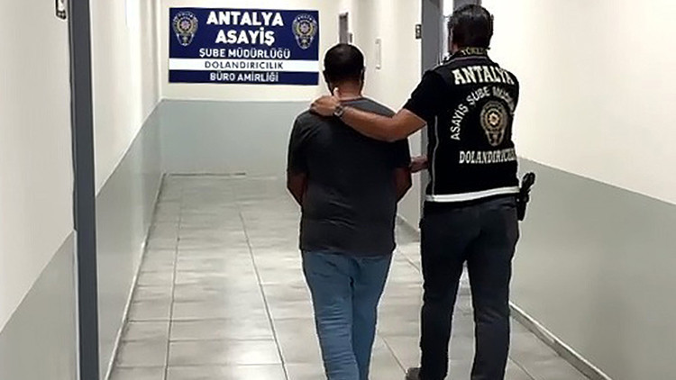 Sahte MİT'çi 1,5 Milyonluk Ziynet Eşyasını Alırken Yakalandı