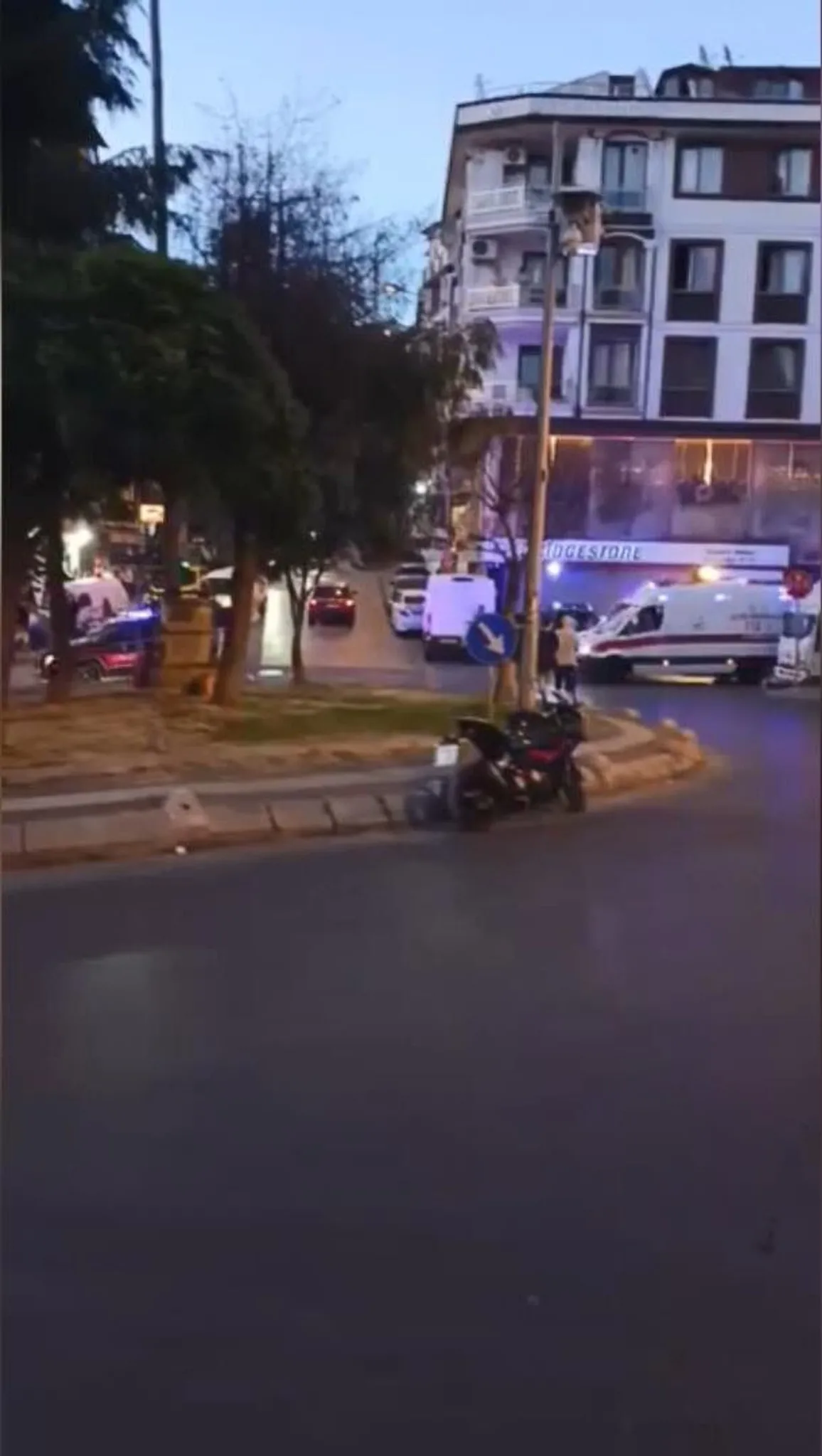 Sakar Eski Sevgili Motosikletle Üzerine Sürdü, Düştü, Sonra Kendini Yaraladı