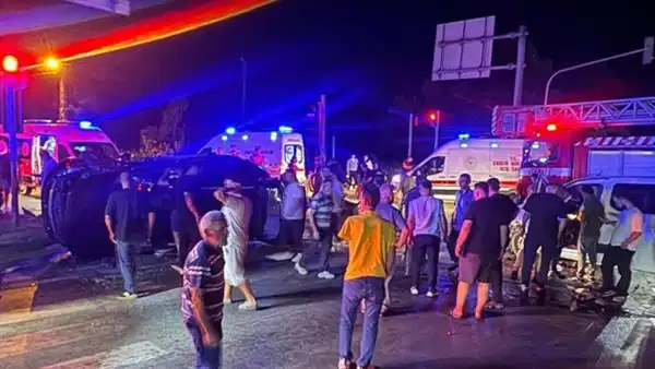 Sakarya Akyazı'da Korkunç Kaza: 7 Yaralı, Bebek Yoğun Bakımda