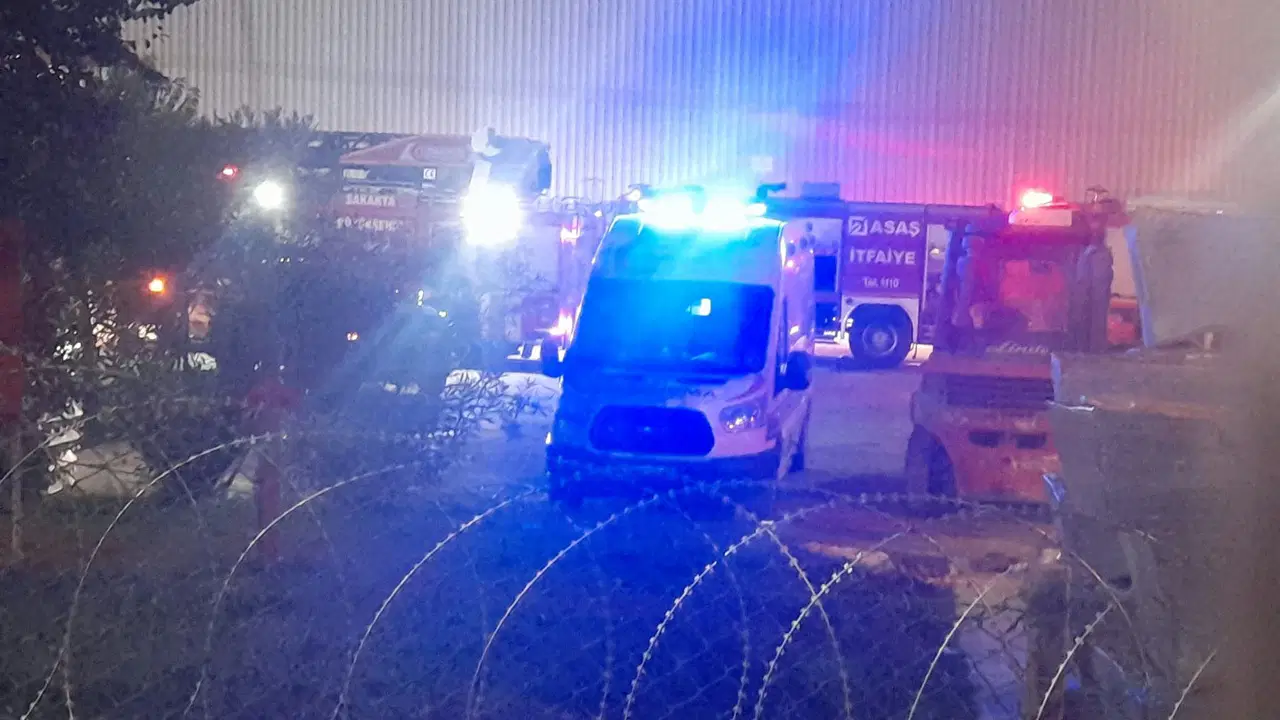 Sakarya'da alüminyum fabrikasında patlama: 1'i ağır 2 işçi yaralandı