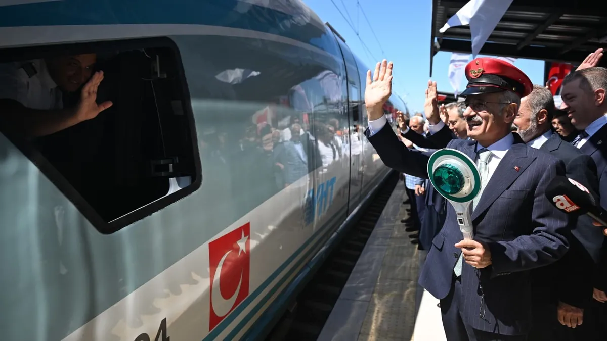 Sakarya'ya Çifte Yatırım: Pamukova YHT ve Alifuatpaşa Köprülü Kavşağı Açıldı