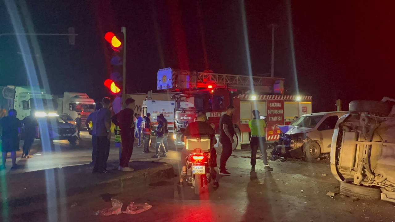 Sakarya'da Feci Kaza: 2 Ağır Yaralı