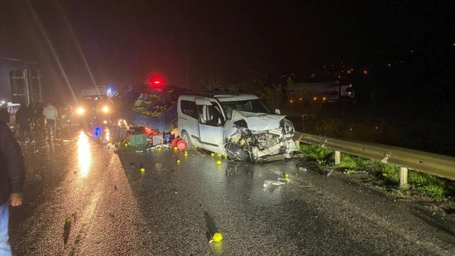Sakarya Geyve'de zincirleme kaza: 2 ölü, 2 yaralı