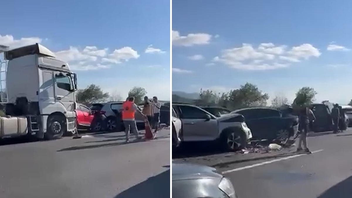 Sakarya'nın Hendek ilçesinde 12 araç karıştı