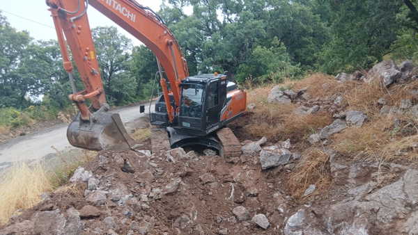 Sakarya'da iş makinesiyle define kazısı: 5 gözaltı