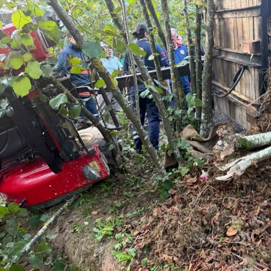 Sakarya'da traktör devrildi: 1 ölü, 2 yaralı