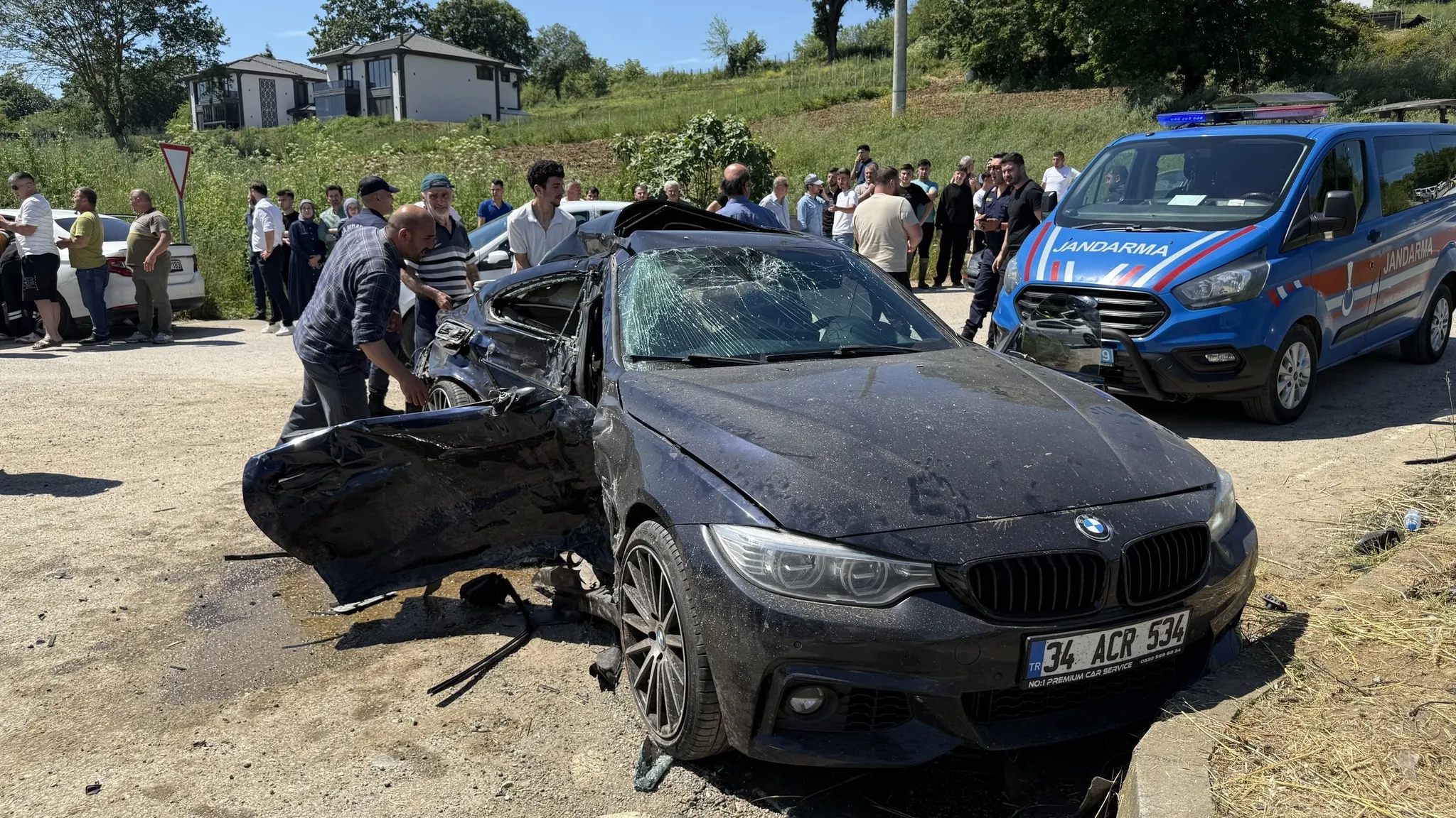 Sakarya'da iki araç çarpıştı: 1'i ağır 7 yaralı