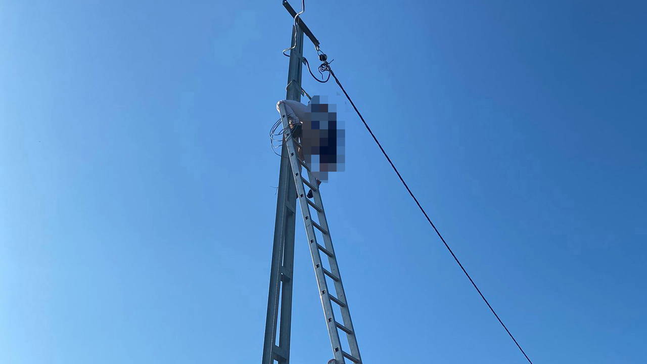 Sakarya'da elektrik direğinde feci ölüm: Mehmet Yılmaz hayatını kaybetti