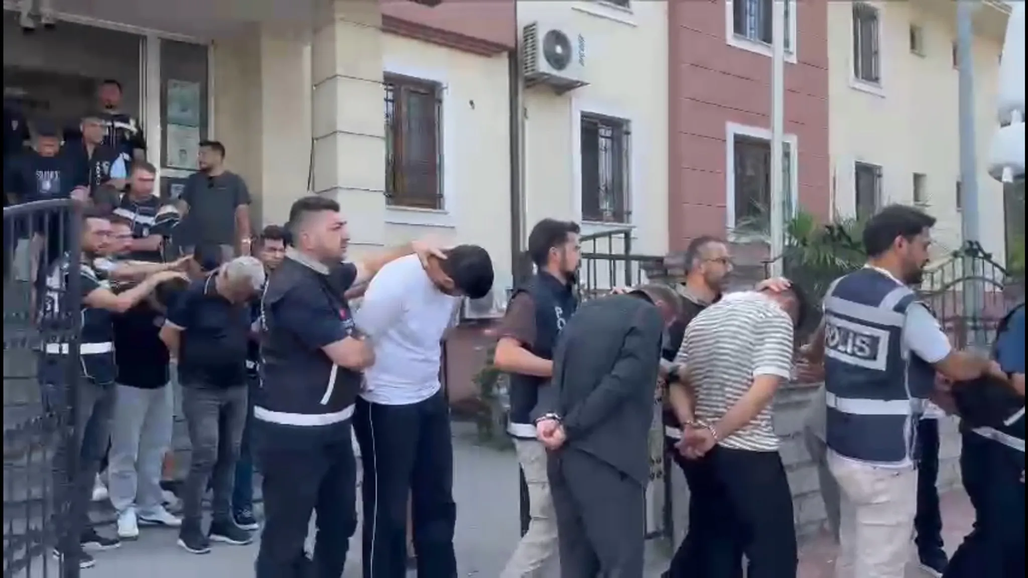 Sakarya merkezli 10 ilde dolandırıcılık operasyonu: 18 tutuklama