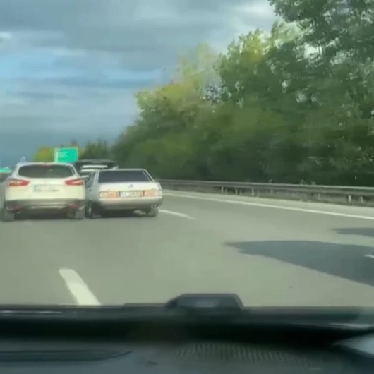 Sakarya'da Otoyolda Tehlikeli Sürüş: Plaka 54 DM 853 Kamerada