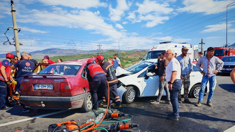Sakarya'da D-650 Karayolu'nda Feci Kaza: 1'i Bebek 7 Yaralı