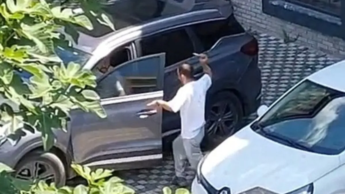 Sakarya'da park yeri kavgası: Bıçaklı saldırı kamerada