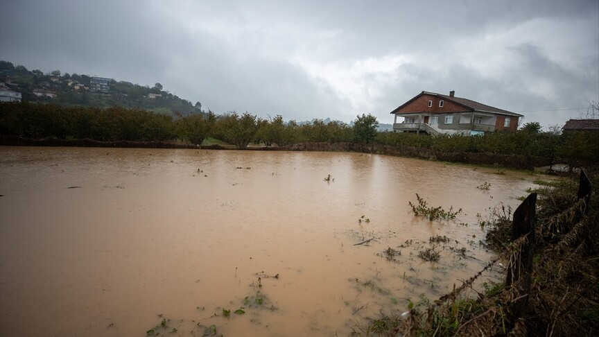 Sakarya'da Sağanak Etkisini Sürdürüyor: Su Baskınları ve Ulaşımda Aksama