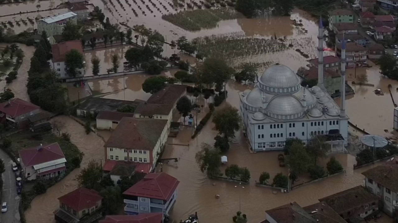 Sakarya'da Sel Felaketi: Geyve'de Yol Çöktü, Karasu'da Dere Taştı