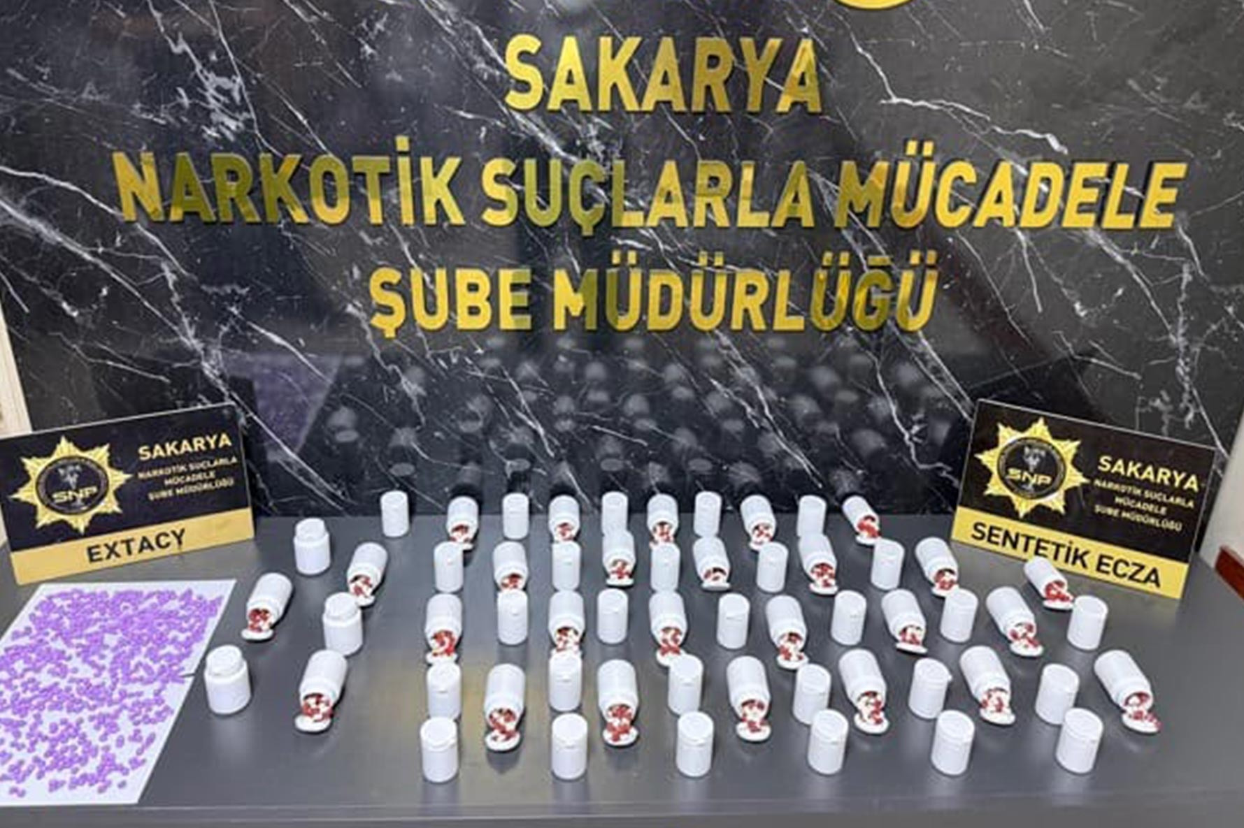 Sakarya'da Sentetik Ecza Operasyonu: 2 Zanlı Tutuklandı