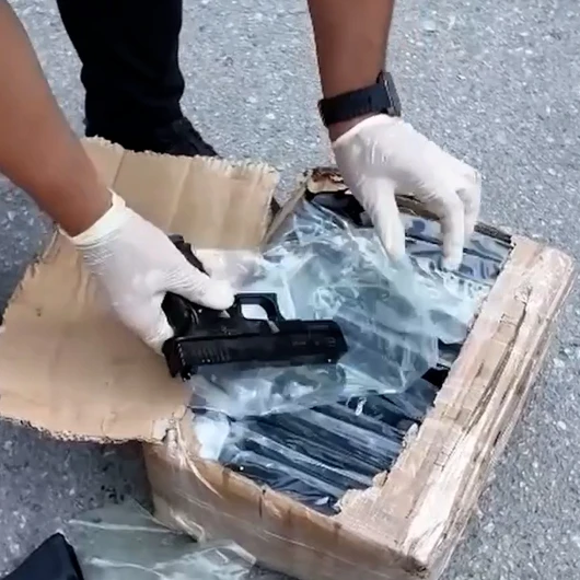 Sakarya'da Silah Kaçakçılarına Darbe: 100 Ruhsatsız Tabanca Ele Geçirildi