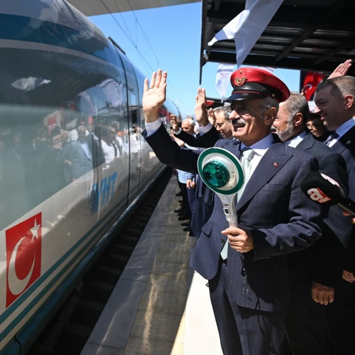 Sakarya'nın Ulaşım Ağı Güçlendi: Pamukova YHT İstasyonu ve Alifuatpaşa Köprülü Kavşağı Hizmete Açıldı