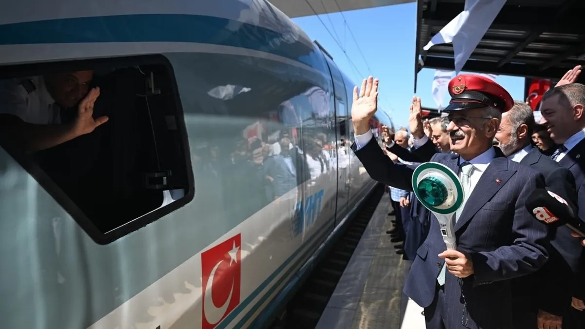 Sakarya'nın Ulaşım Ağı Güçleniyor: Pamukova YHT İstasyonu ve Alifuatpaşa Köprülü Kavşağı Hizmete Açıldı