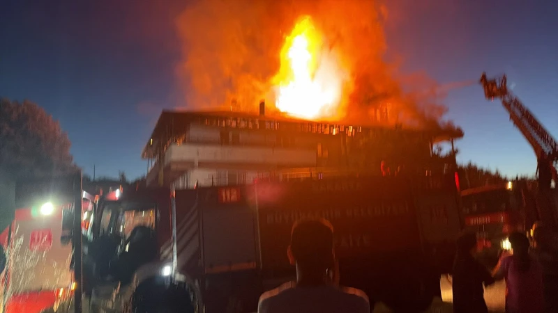Sakarya'da yangında mahsur kalan kadını komşuları kurtardı
