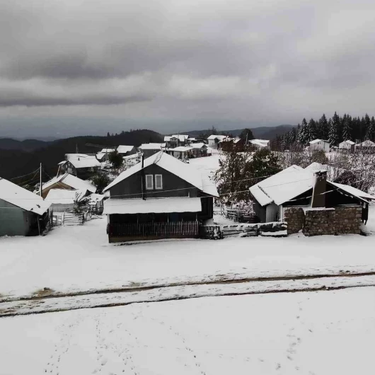Sakarya'nın Zirveleri Mevsimin İlk Karıyla Beyazladı