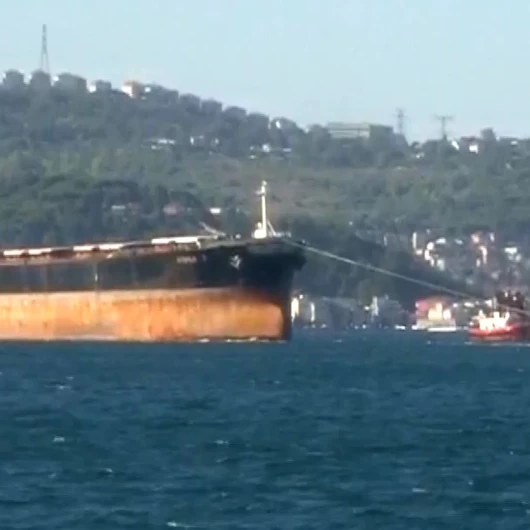 Saldırıya Uğrayan Anna-S Gemisi İstanbul Boğazı'ndan Geçti