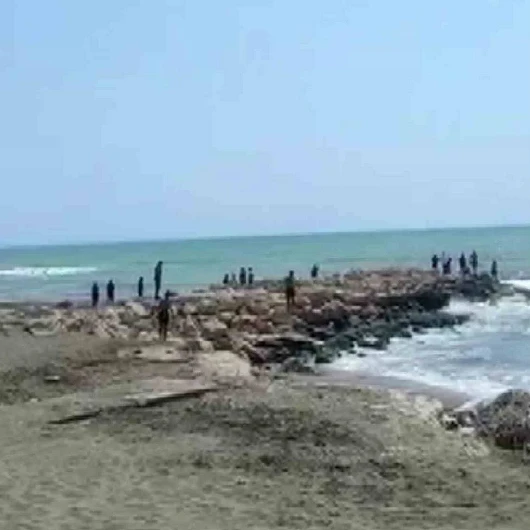 Samandağ'da Dalga Uyarısına Aldırış Etmeyen 14 Yaşındaki Çocuk Kayboldu
