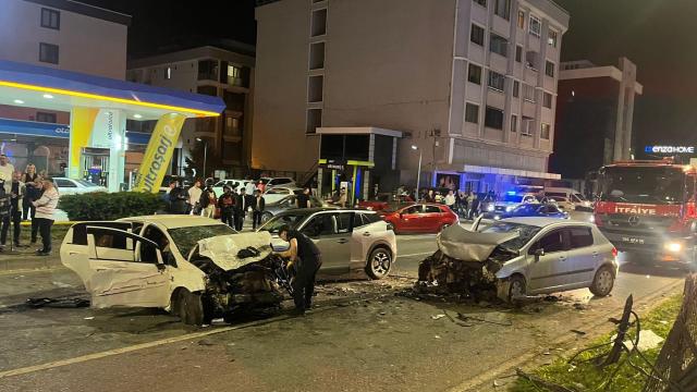 Samsun'da 3 Araçlı Kazada 5 Kişi Yaralandı